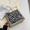 Elegante borsa pranzo in lino con motivo zebrato e manici intrecciati per l'estate - Stile con cerniera / Zebra Print