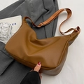 Borsa a tracolla in pelle marrone scuro con ampia tracolla e fibbie in metallo dorato - Marrone Senza Ciondolo