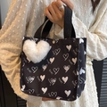 Schwarze Canvas-Tasche mit weißen Herzmustern, 'nice!'-Text und Plüsch-Anhänger - Klein (Mit Anhänger) / Schwarz