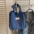 Sac fourre-tout chic en toile bleue avec étiquette FASHION et design carré minimaliste - Bleu