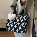 Large capacity tote bag with black and white woven pattern and white plush heart charm - Small Black With White Heart Pendant