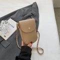 Schicke hellbeige Handytasche aus Leder mit Litschimuster und goldener Metallschnalle - Aprikose