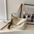 Borsa trapuntata color crema con tracolla regolabile e ciondolo a forma di coniglio - Bianco Con Ciondolo Coniglio