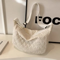 Borsa a tracolla trapuntata beige in nylon con tracolla regolabile stile chic - Bianco Sporco