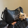 Sac bandoulière en cuir noir avec broderie papillon et breloque en peluche marron - Noir Avec Pendentif Œil Kaki