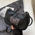 Sac baguette en cuir noir avec broderie papillon rose et bandoulière élégante - Noir sans Pendentif