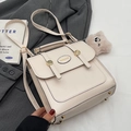 Mini mochila de cuero sintético crema con herrajes dorados y colgante de peluche - Blanco Crema Con Adorno Nube Cadena Rosa