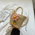 Mini borsa a secchiello in paglia intrecciata crema con fiore rosa e nastro in pizzo - Crema Motivo Floreale Rosa
