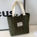 Borsa tote in tela a righe verde oliva con manici bianco sporco ed etichetta logo - Verde