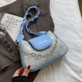 Bolso baguette azul cielo con jacquard floral y elegante cadena de flores - Azul