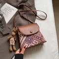 Borsa a secchiello vintage marrone con trama etnica e ciondolo a forma di coniglio - Rosso (Con Ciondolo Coniglio)