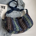 Bolso bohemio de punto en azul y amarillo con correa ancha ajustable estilo étnico - Azul