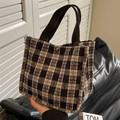 Klassische karierte Tote Bag in Dunkelbraun und Wollweiß mit goldenem Magnetverschluss - Kaffee Klein
