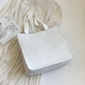 Minimalistische weiße Segeltuch-Tasche mit Herzprägung und stabilen Handgriffen - Großes Elfenbein
