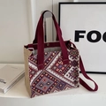 Sac fourre-tout tissé ethnique géométrique bordeaux avec bandoulière réglable chic - Style Sangle Rouge