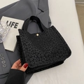 Sac cabas noir en jacquard avec texture florale 3D et anses souples pour femmes - Petit Noir