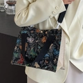 Schwarze Jacquard-Tragetasche mit Schmetterlings-Stickerei und verstellbarem Schultergurt - Schwarzes Gurtband Modell