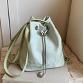 Mochila tipo cubo verde menta con cordón y hebilla de mariposa con perlas - Verde