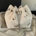 Elegante gebroken witte emmertas met zilveren vlinderbedeltjes en parel trekkoorden - Wit