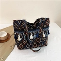 Ethnische Boho-Tragetasche mit bunten Quasten und geometrischen Webmustern - Dunkelblau Jacquard (Stil 4)