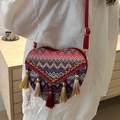 Borsa a tracolla etnica a forma di cuore con motivi a onde e nappe vivaci colorate - Rosso