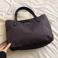 Bolso tote azul oscuro con corazones rojos y lazo plateado, bolso de hombro elegante - Corazón