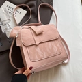 Bolso chic de charol arrugado rosa con lazo grande y correa bandolera - Rosa