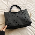 Bolso tote gris oscuro con lunares, bordados y accesorio de lazo plateado - Lazo