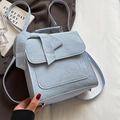 Mochila azul claro de cuero sintético con lazo grande y acabado plisado - Azul