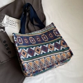 Borsa tote intrecciata blu con motivi geometrici etnici e manico in tessuto spesso - Grande / Blu