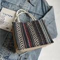Ethnische Boho-Webtasche mit bunten geometrischen Mustern und Seilgriffen - Kaffee Baumwollseil Stil