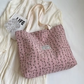 Rosa Cord-Tasche mit Blumenmuster, Baumwollgriffen und Markenetikett auf Stoff - Großes Rosa
