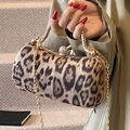 Μοντέρνα τσάντα clutch με λεοπάρ σχέδιο, χρυσό πλαίσιο και κούμπωμα με κρύσταλλα - Χακί