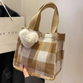Sac fourre-tout à carreaux jaunes et blancs avec charme coeur et anses tissées - Kaki Petit Avec Pendentif Coeur Blanc