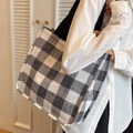 Large capacity tote bag with black and white plaid pattern and wide shoulder straps - Black Large Without Pendant