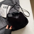 Bolso elegante de piel sintética negra con correas de cuero y herrajes dorados - Negro