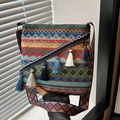 Ethno-Boho Umhängetasche mit buntem Jacquard-Muster und seitlichen Quasten-Details - Blau