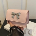 Roze glanzende PU-leren crossbody tas met zilveren metalen strik en fijne ketting - Roze