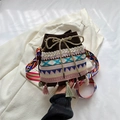 Borsa a secchiello etnica in tela marrone scuro con ricamo colorato e nappe - Marrone