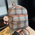 Mini-Rucksack mit Vintage-Karomuster, braunen Kunstlederriemen und Monster-Anhänger - Blau Mit Rosa Anhänger