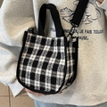 Borsa a tracolla retrò a scacchi neri e bianchi con tracolla in tela e manico - Senza Ciondolo / Nero