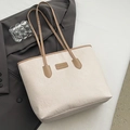 Borsa tote beige con goffratura a cartoni, cinturini marroni e patch in pelle - Cachi e Bianco Senza Ciondolo