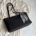Große schwarze Canvas-Einkaufstasche mit schwarz-weiß karierter Schleife und Knopfdetail - Schwarz Mit Schal