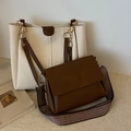 Ensemble deux pièces avec sac cabas crème et sac bandoulière marron à sangle rétro - Ensemble de 2 pièces / Blanc