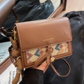 Bolso bandolera retro marrón con tejido étnico y un colgante de conejo adorable - Caqui con Colgante de Conejo