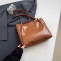 Borsa tote in pelle color caramello con pieghe laterali e dettaglio scritta fashion - Marrone Senza Ciondolo