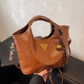 Borsa a mano vintage in pelle PU marrone con logo dorato e ciondolo a campana - Marrone (Con Ciondolo a Campanello)