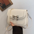 Bolso bandolera chic blanco crema con lazo metálico plateado en cuero de alta calidad - Blanco