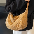 Borsa a tracolla a mezzaluna trapuntata con fiocchi bianchi e finitura in nylon - Marrone