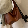 Borsa tote vintage marrone in ecopelle con grande capacità e tracolla larga regolabile - Marrone